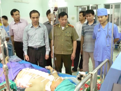 Anh Nguyễn Mạnh Dũng trong thời gian nằm điều trị tại bệnh viện (Ảnh Báo Tuyên Quang)